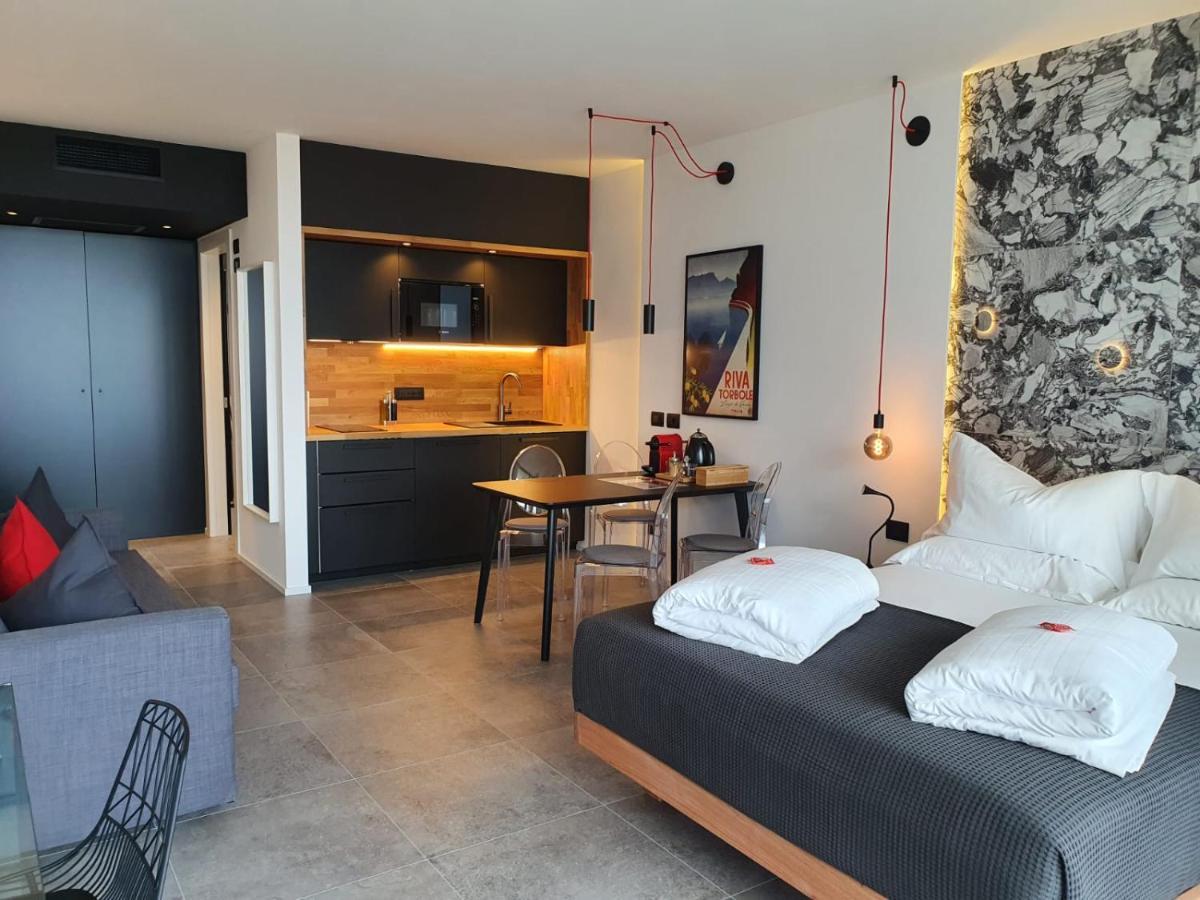 Visioni Lake View Boutique Rooms & Breakfast - Adults Friendly Riva del Garda Exterior photo